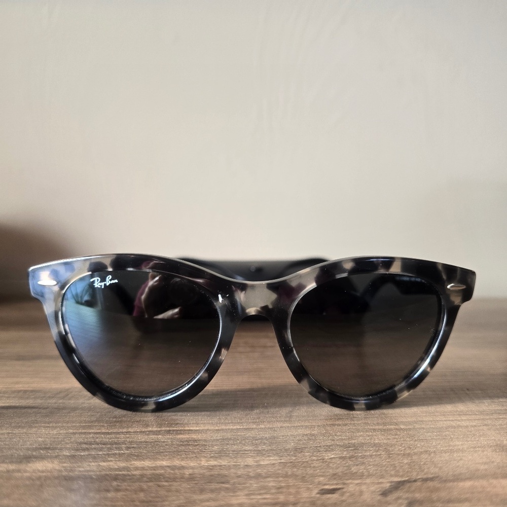Wayfarer Way - Polished Grey Havana